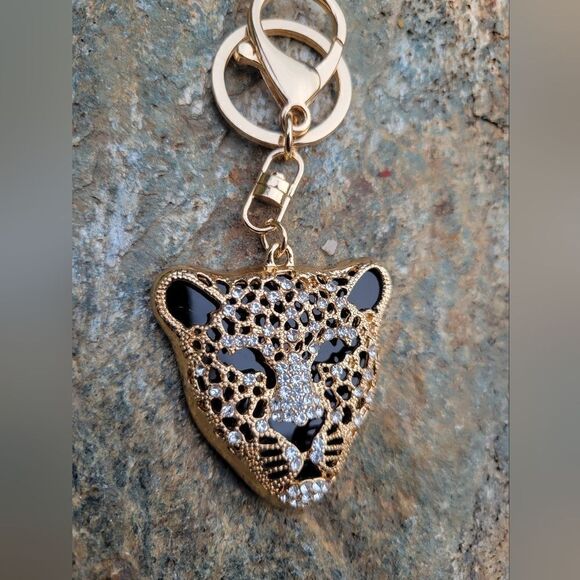 Crystal Leopard Head Keychain - Picture 4 of 6